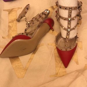 Gently worn Valentino kitten heel.